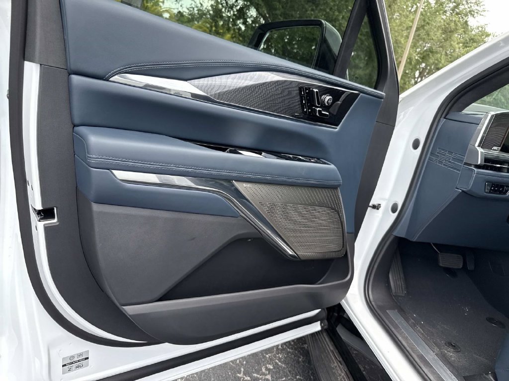New 2025 Cadillac Escalade IQ Sport 2 w/ LPO, ONYX Package AWD/4WD image 18