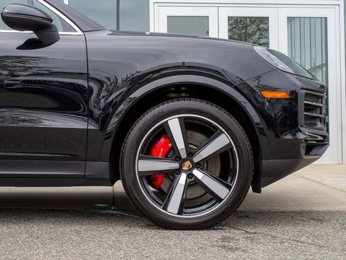 Used 2024 Porsche Cayenne S w/ Premium Package image 5