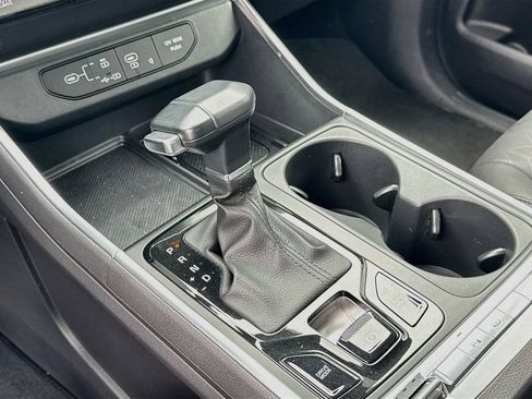 Certified 2025 Kia Carnival SX FWD image 20