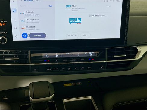 Used 2025 Toyota Sienna XLE w/ XLE Plus Package FWD image 17