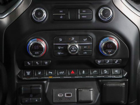 Used 2021 GMC Sierra 2500 Denali w/ Denali Ultimate Package image 21