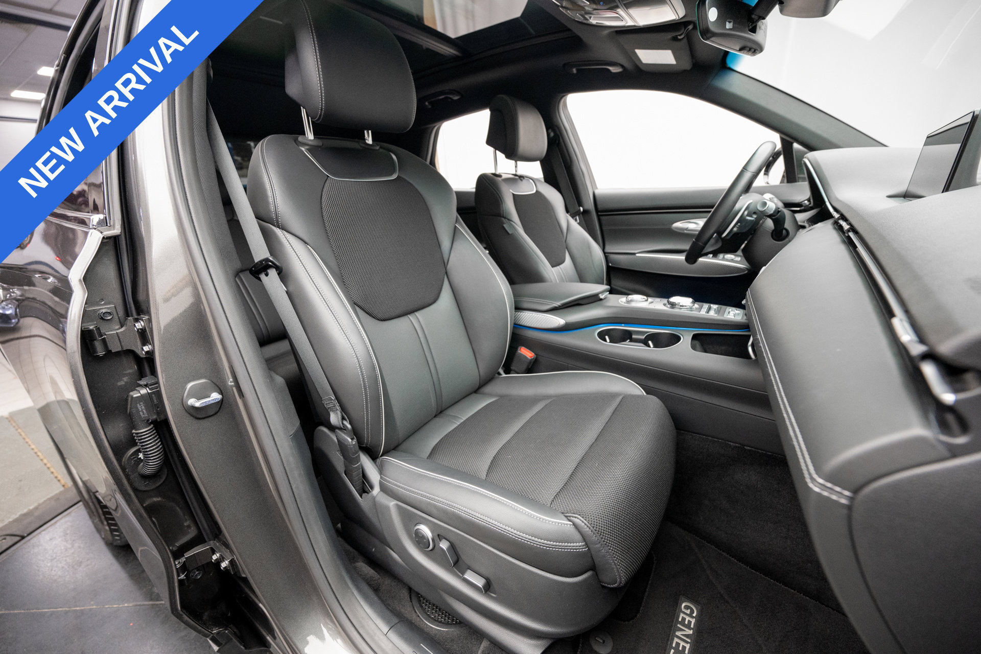 Used 2025 Genesis GV70 3.5T Sport AWD/4WD image 15