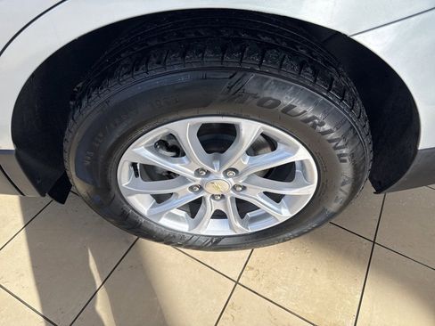 Used 2019 Chevrolet Equinox LT w/ Driver Convenience Package image 10