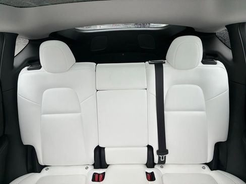 Used 2022 Tesla Model Y Performance image 13