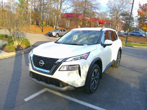 Used 2023 Nissan Rogue SV image 6