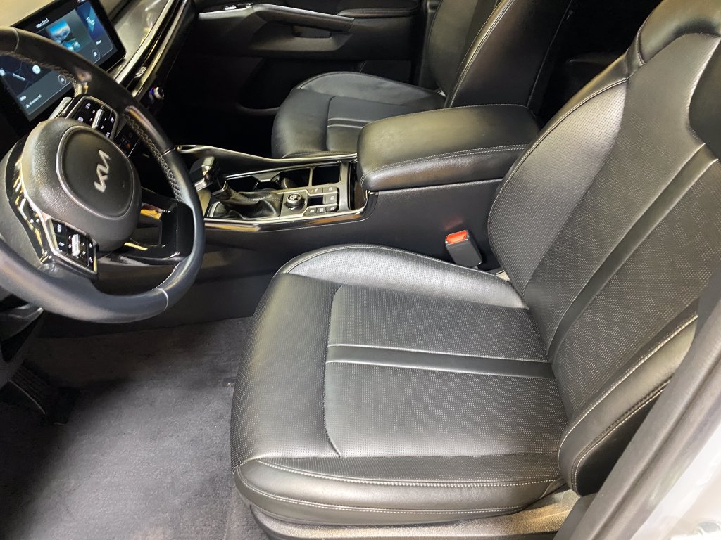 Used 2025 Kia Sorento EX w/ Panoramic Sunroof Package FWD image 19