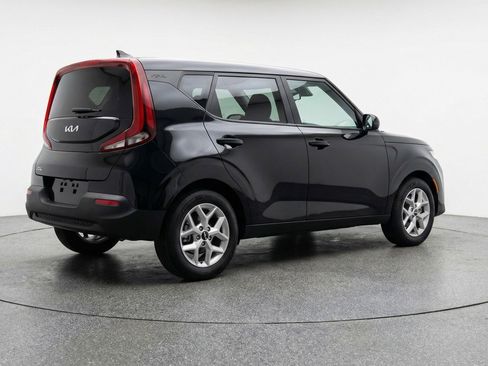 Used 2025 Kia Soul LX w/ LX Technology Package FWD image 9