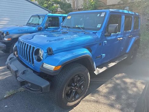 Used 2022 Jeep Wrangler Unlimited Sahara AWD/4WD image 3