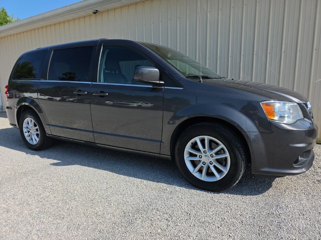 Used 2018 Dodge Grand Caravan SXT w/ Rear Park Assist Package FWD image 2