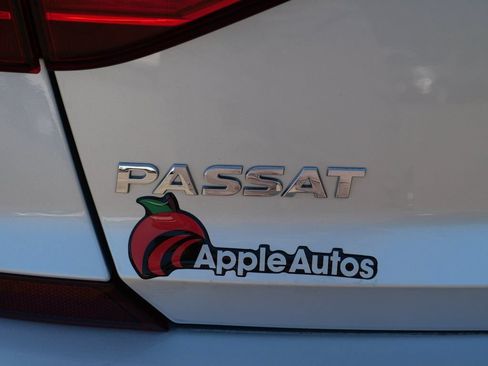 Used 2018 Volkswagen Passat 2.0T R-Line FWD image 10