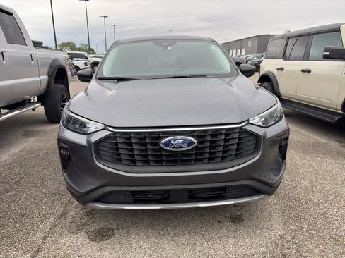 Used 2023 Ford Escape Active w/ Tech Pack #1 AWD/4WD image 2