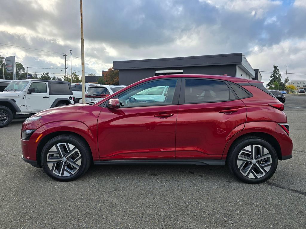 Used 2023 Hyundai Kona SE FWD image 4