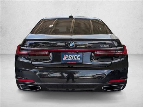 Used 2022 BMW 740i w/ Premium Package RWD image 7
