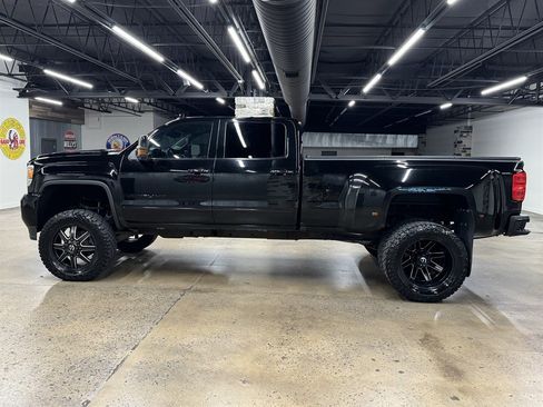 Used 2018 GMC Sierra 3500 Denali w/ Duramax Plus Package AWD/4WD image 4