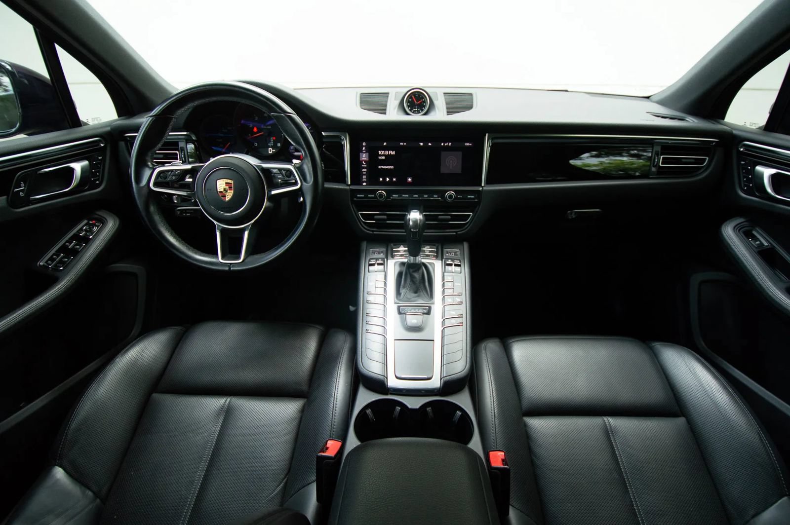 Used 2021 Porsche Macan w/ Premium Package Plus AWD/4WD image 39