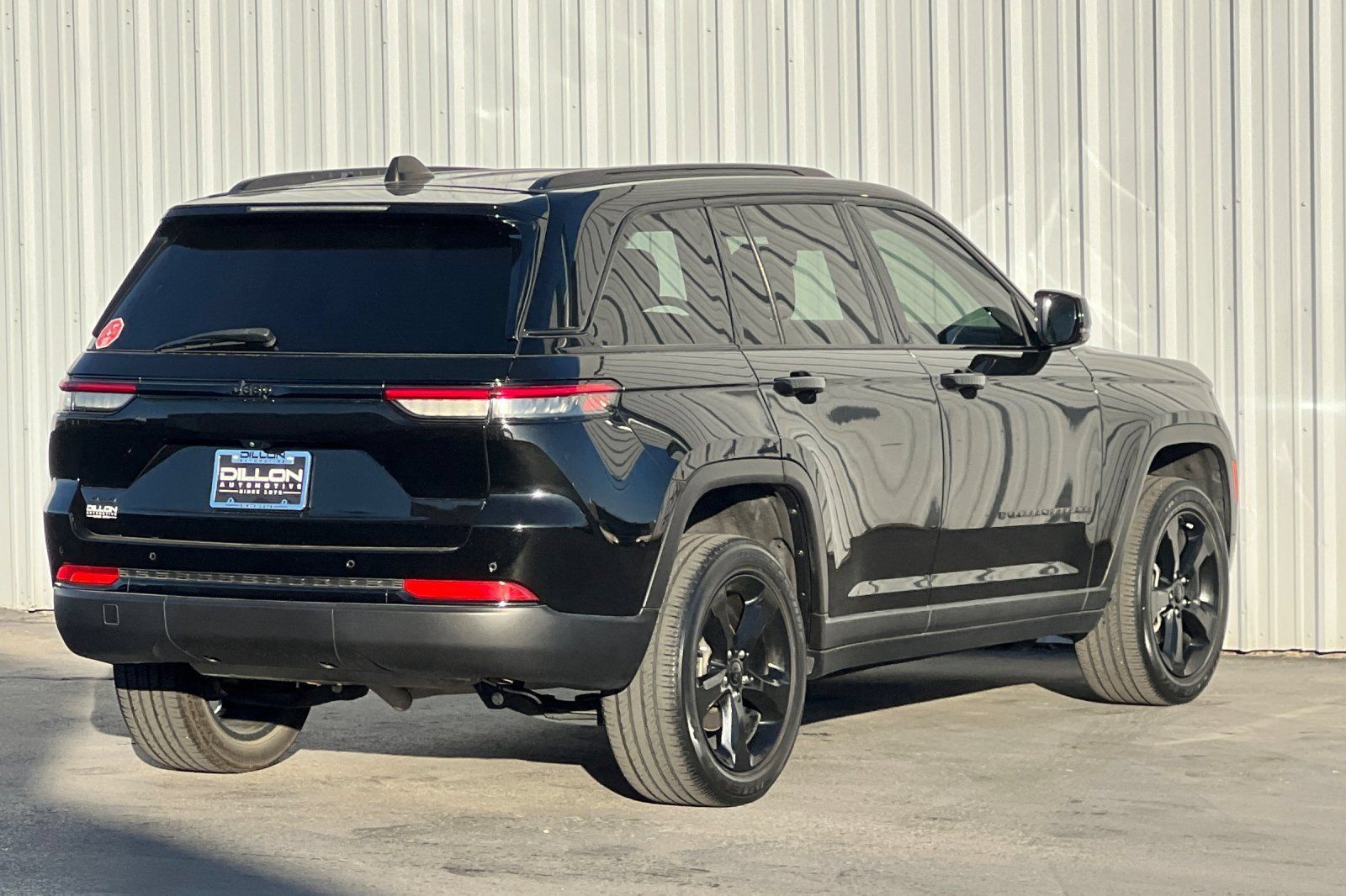 Used 2023 Jeep Grand Cherokee Altitude AWD/4WD image 7