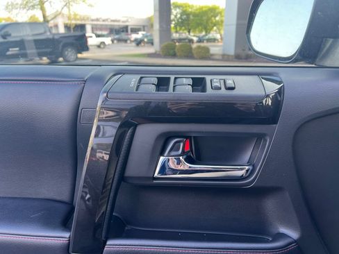 Used 2020 Toyota 4Runner TRD Off-Road Premium AWD/4WD image 10