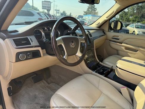 Used 2010 Cadillac Escalade Premium AWD/4WD image 10