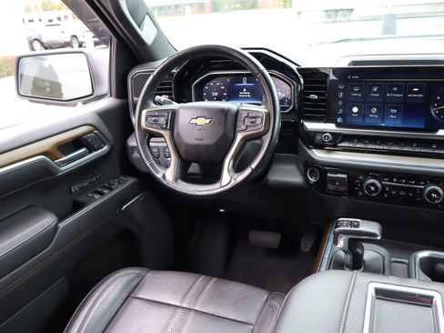 Used 2022 Chevrolet Silverado 1500 High Country w/ High Country Premium Package image 15