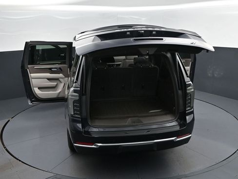 New 2026 Chevrolet Suburban LT w/ Comfort Package image 49