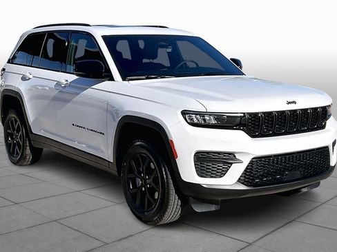 New 2025 Jeep Grand Cherokee Altitude image 2