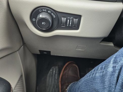 Used 2017 Chrysler Pacifica Touring-L Plus w/ Tire & Wheel Group image 24