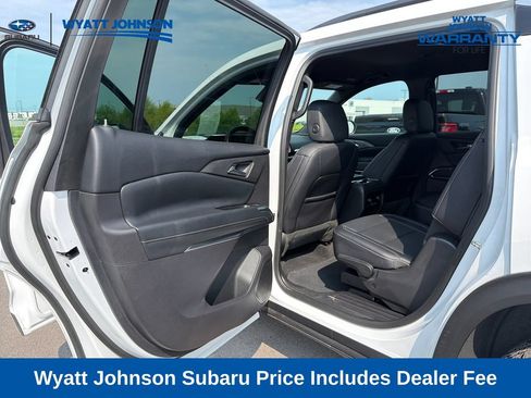 Used 2025 Chevrolet Traverse LT AWD/4WD image 30