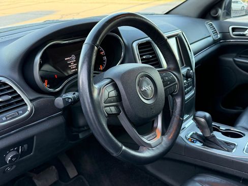 Used 2018 Jeep Grand Cherokee Limited AWD/4WD image 9