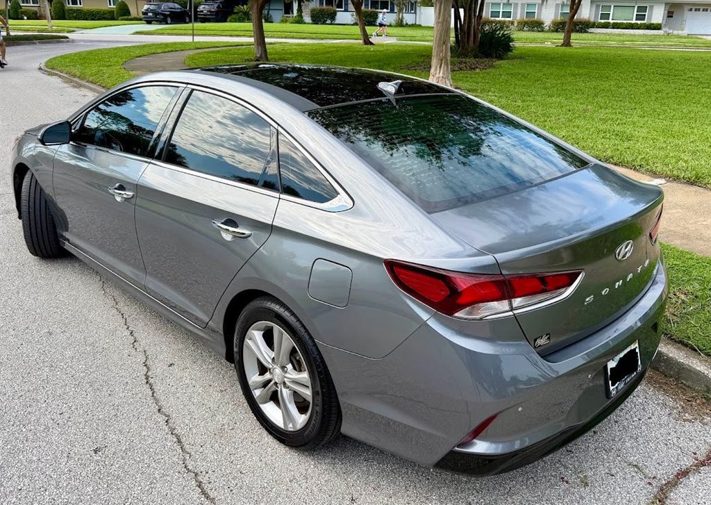 Used 2018 Hyundai Sonata Limited w/ Ultimate Package 07 FWD image 3