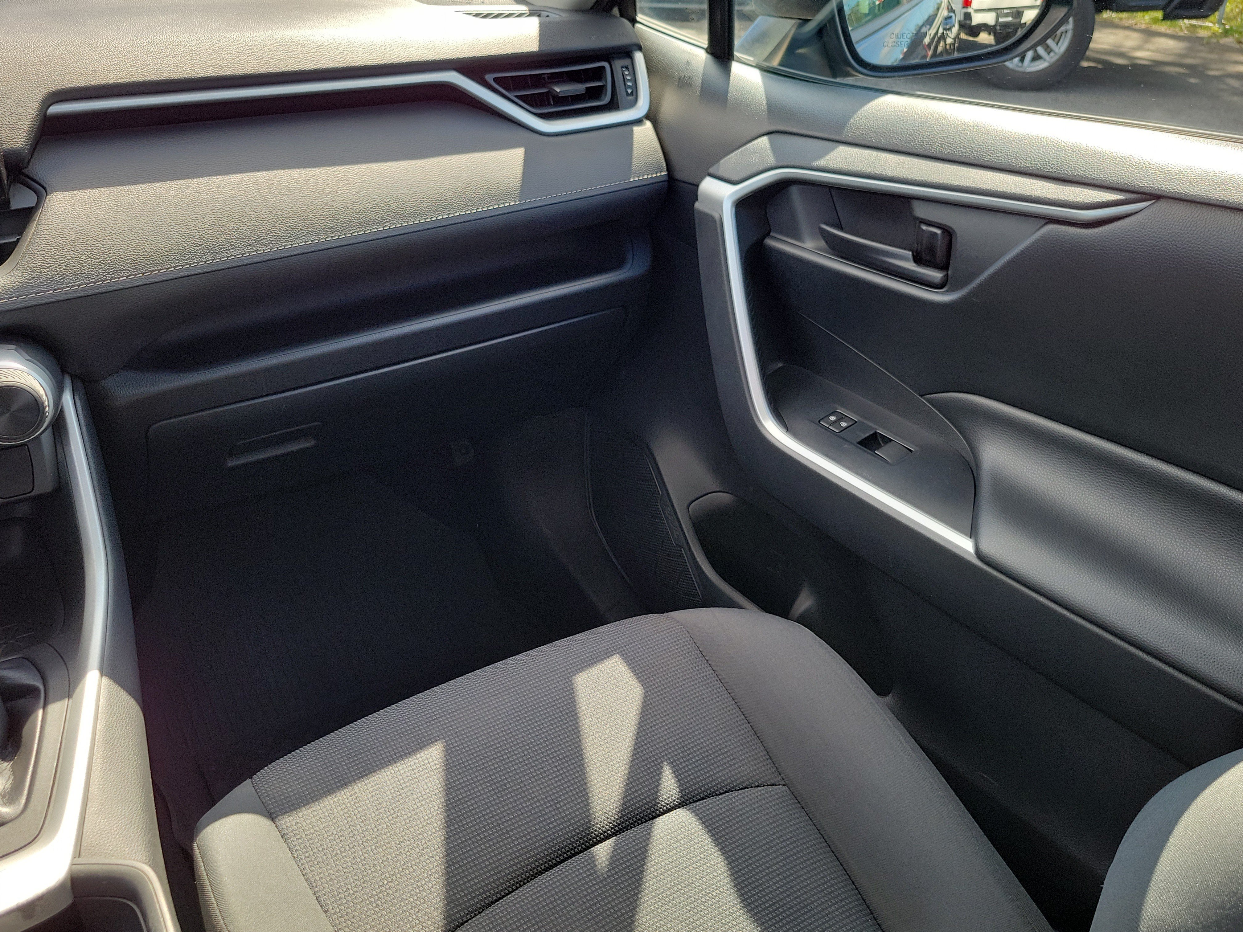 Used 2019 Toyota RAV4 LE FWD image 24
