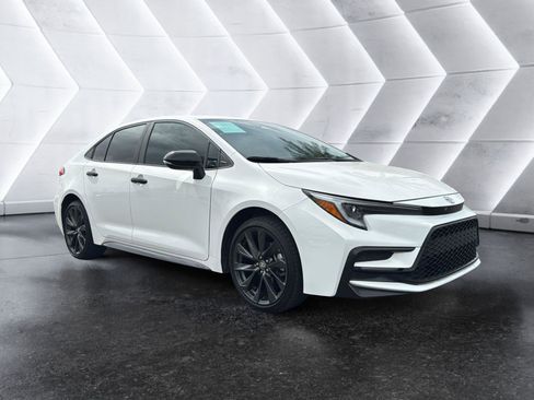 Used 2025 Toyota Corolla SE image 1