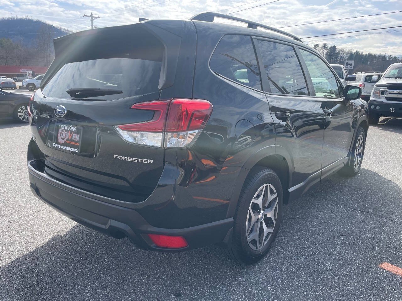 Used 2019 Subaru Forester Premium AWD/4WD image 9