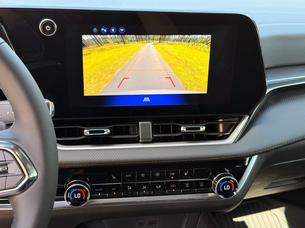 New 2027 Chevrolet Equinox LT w/ Convenience Package II FWD image 18