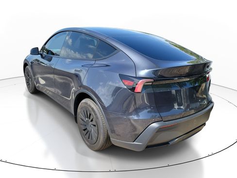 Used 2026 Tesla Model Y 2WD image 7
