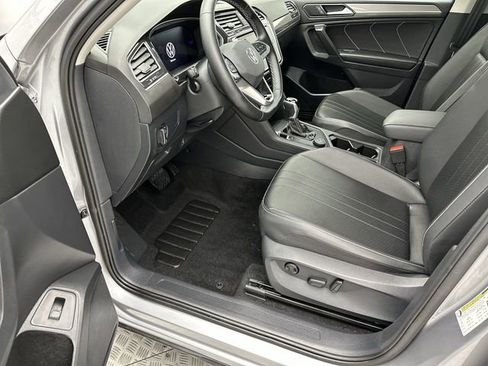 Certified 2024 Volkswagen Tiguan SE image 12