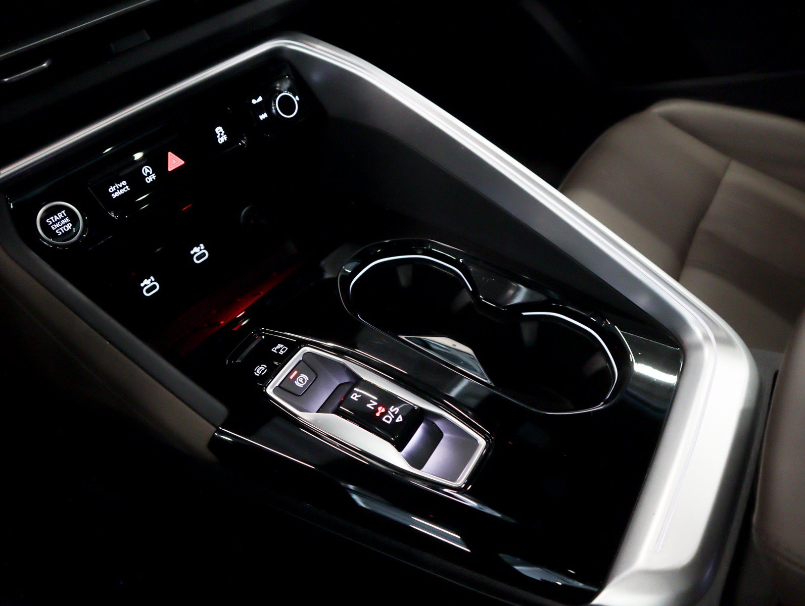 Used 2025 Audi Q5 Premium Plus w/ Premium Plus AWD/4WD image 21