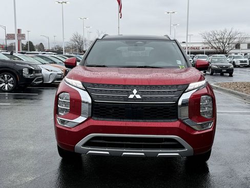 Used 2025 Mitsubishi Outlander SEL image 2