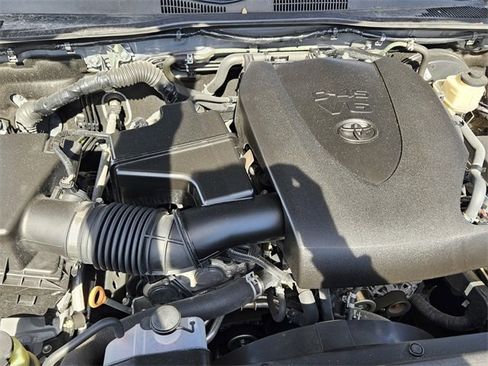 Used 2020 Toyota Tacoma 2WD Double Cab image 17