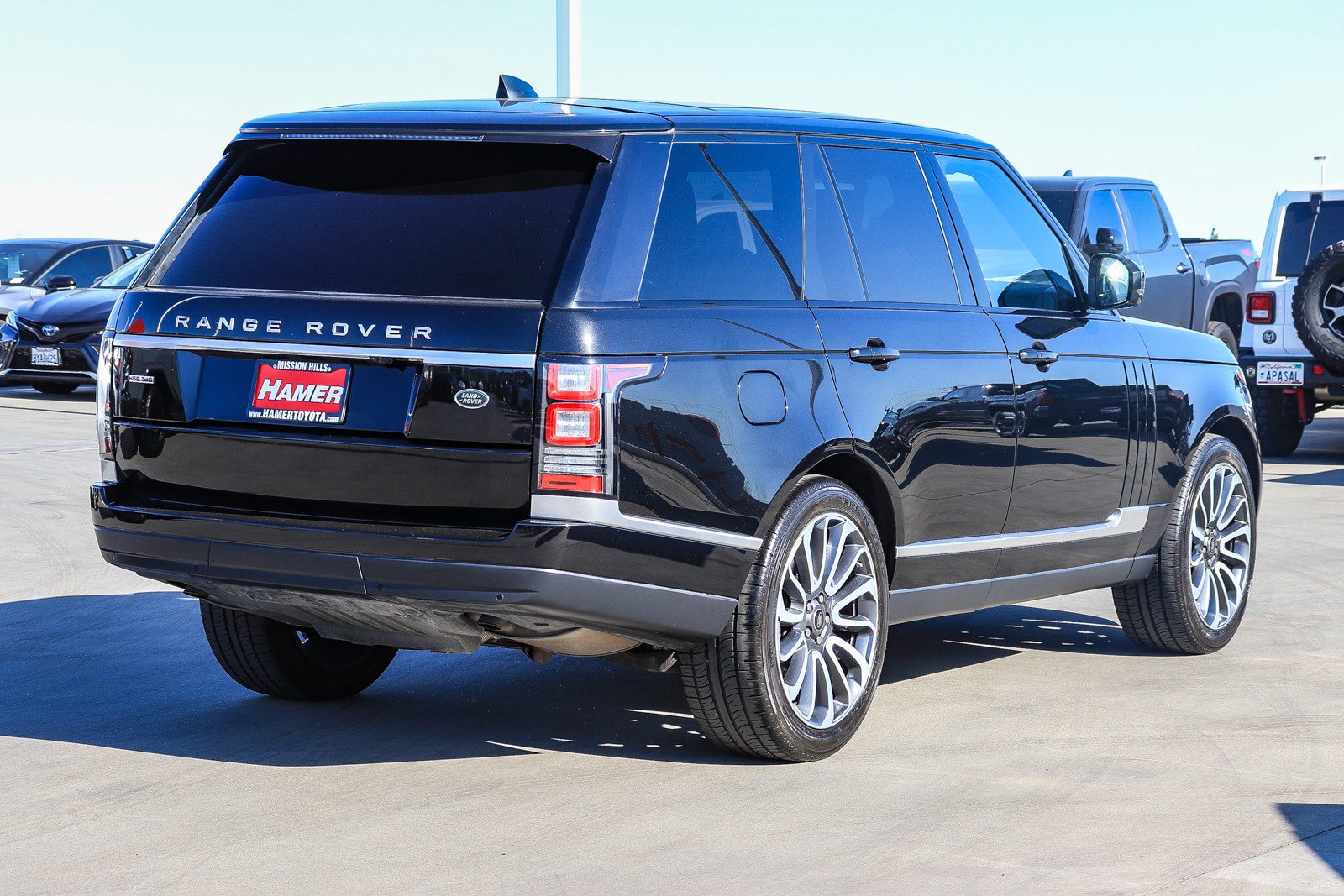 Used 2017 Land Rover Range Rover HSE AWD/4WD image 2