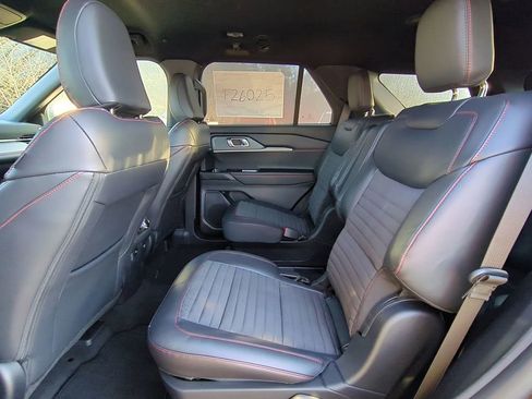 New 2026 Ford Explorer ST-Line w/ ST-Line Street Pack image 14