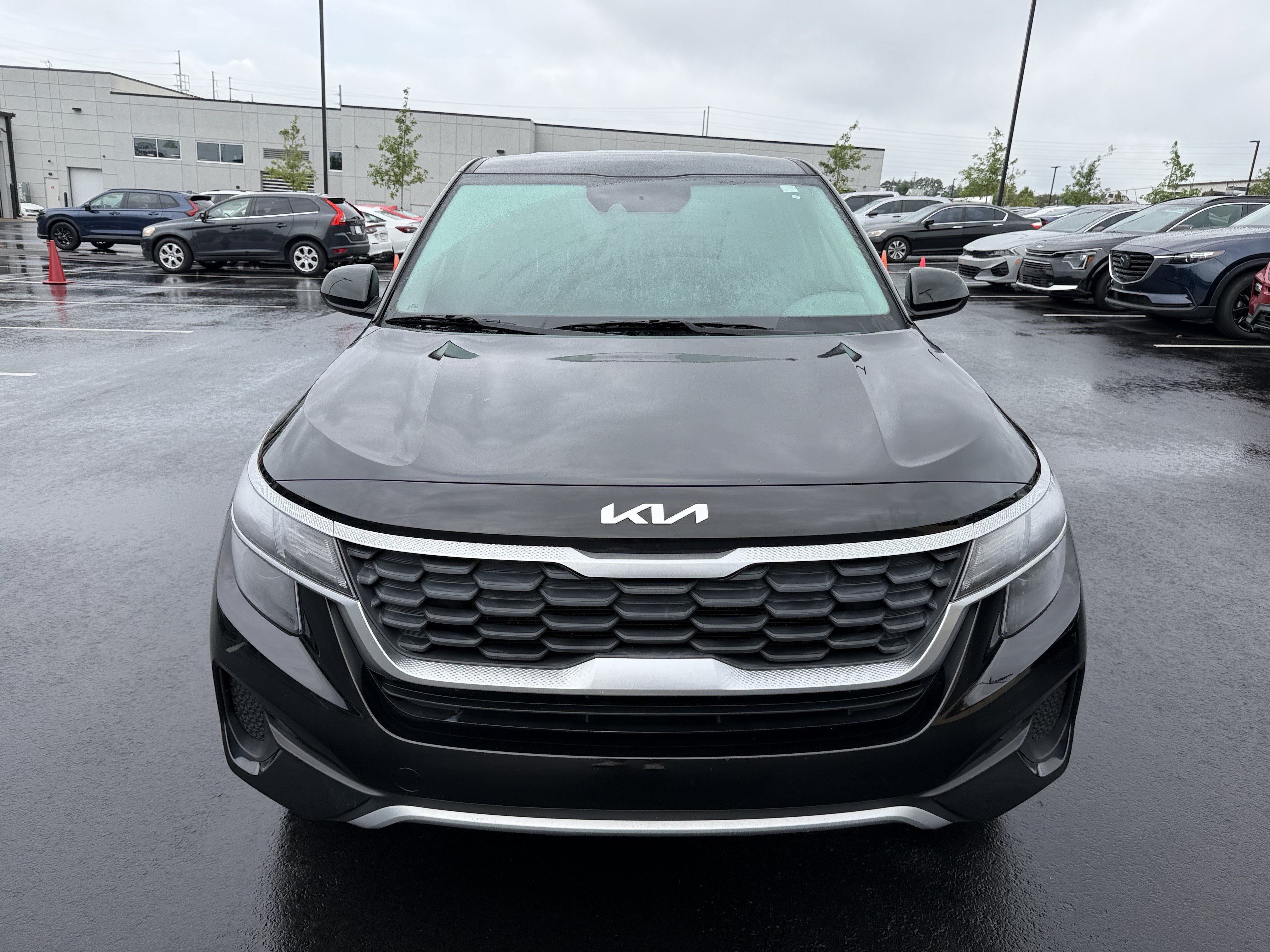Used 2023 Kia Seltos LX AWD/4WD image 2