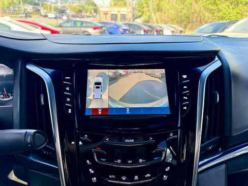 Used 2018 Cadillac Escalade ESV Platinum RWD image 29