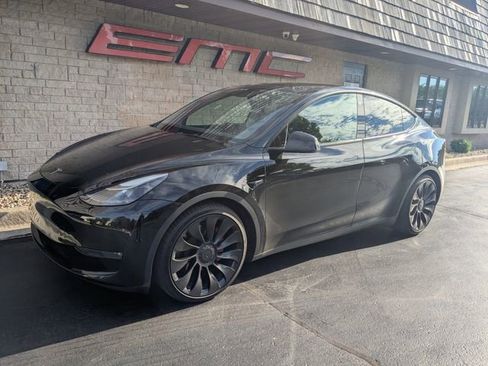 Used 2022 Tesla Model Y Performance AWD/4WD image 1