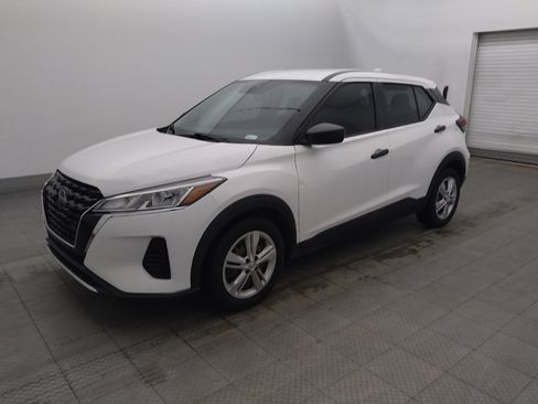 Used 2021 Nissan Kicks S FWD image 2