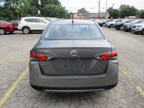 Used 2021 Nissan Versa S FWD image 12