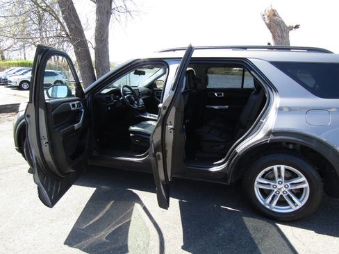 Used 2022 Ford Explorer XLT AWD/4WD image 24