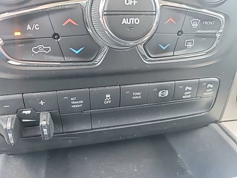 Used 2018 RAM 3500 SLT w/ Luxury Group RWD image 20