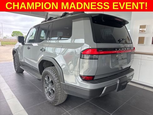 Used 2024 Lexus GX 550 image 4