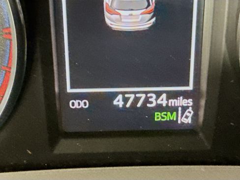 Used 2018 Toyota RAV4 Limited FWD image 16