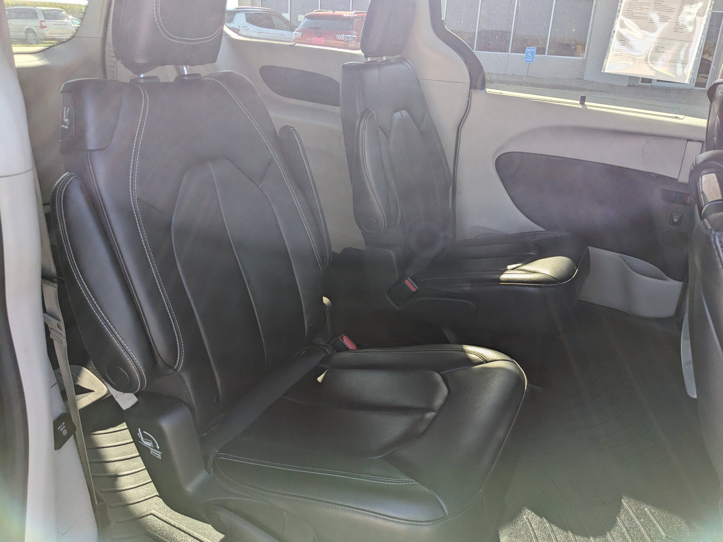 Used 2022 Chrysler Pacifica Touring-L w/ Uconnect Theater Family Group AWD/4WD image 49